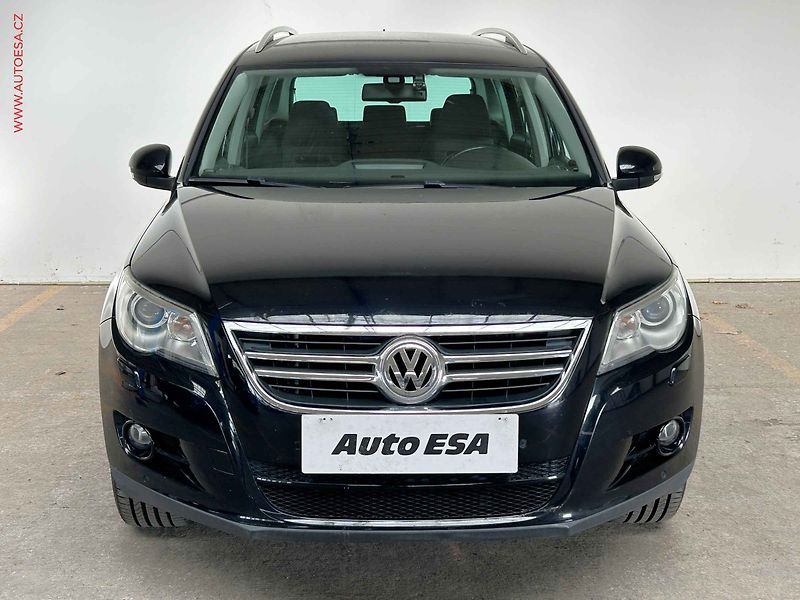 Volkswagen Tiguan (2009) 2.0TDi 4x4, 1.maj, Xenon, AC - fotka 2 z 17