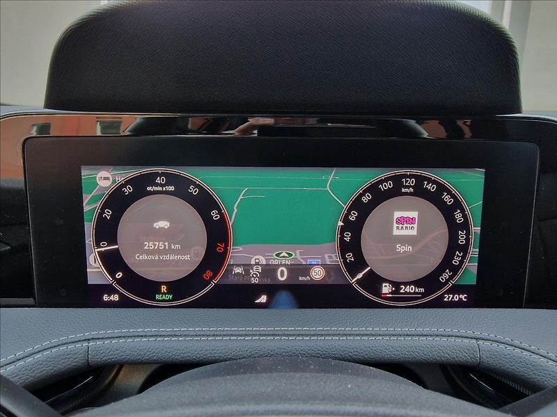 Škoda Superb 1.5 TSI DSG 110kW L&K Combi - fotka 22 z 50