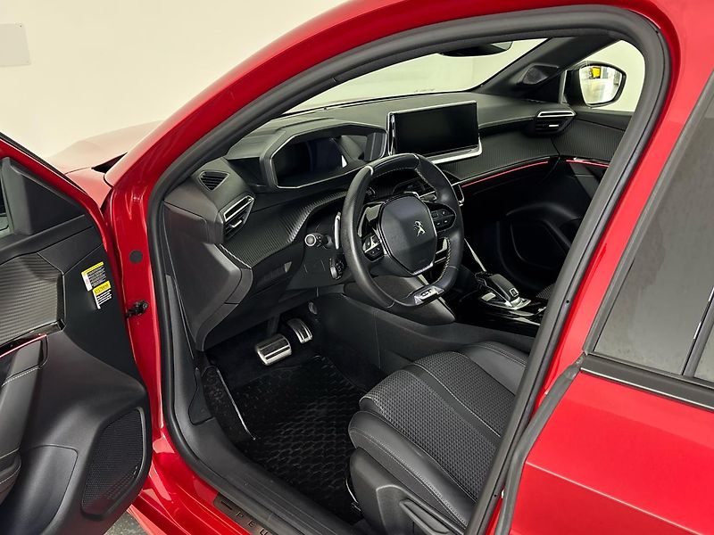 Peugeot 208 GT - fotka 6 z 28