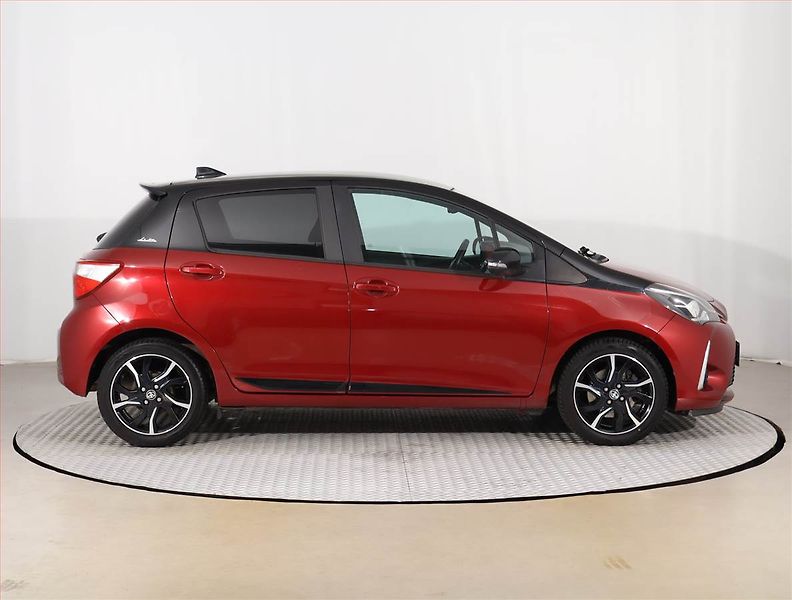 Toyota Yaris (2018) 1.5 Dual VVT-i, Automat - fotka 6 z 22