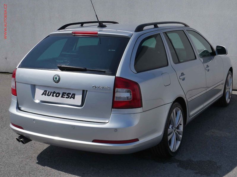 Škoda Octavia (2009) 2.0 TFSi, DSG, xenon - fotka 4 z 15