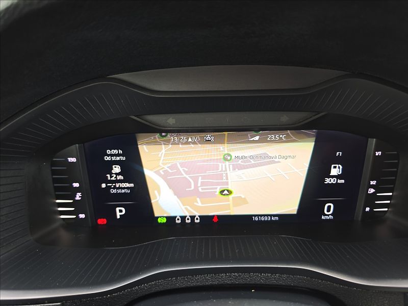 Škoda Karoq 1,5 TSi 110KW DSG Sportline TZ - fotka 14 z 46