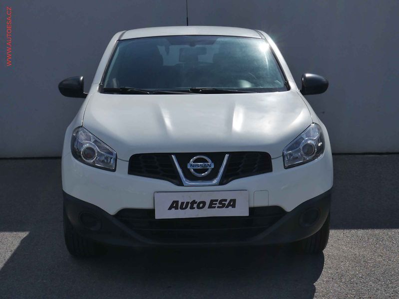Nissan Qashqai (2011) 1.6, ČR, AC - fotka 2 z 14