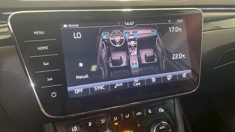 Škoda Superb (2019) kombi Laurin&Klement 2.0TDI  2 - fotka 34 z 34