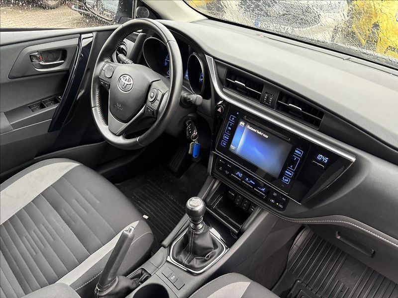 Toyota Auris 1,6 Active Trend 97kW - fotka 16 z 33