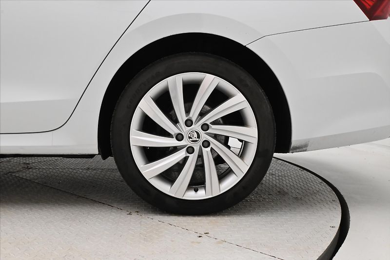 Škoda Octavia 1,4 iV TSI 150kW Style SoH 92% - fotka 32 z 32