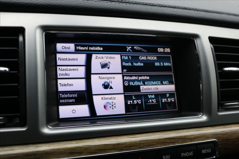 Jaguar XF 3,0 ČR, Automat, Navigace - fotka 34 z 46
