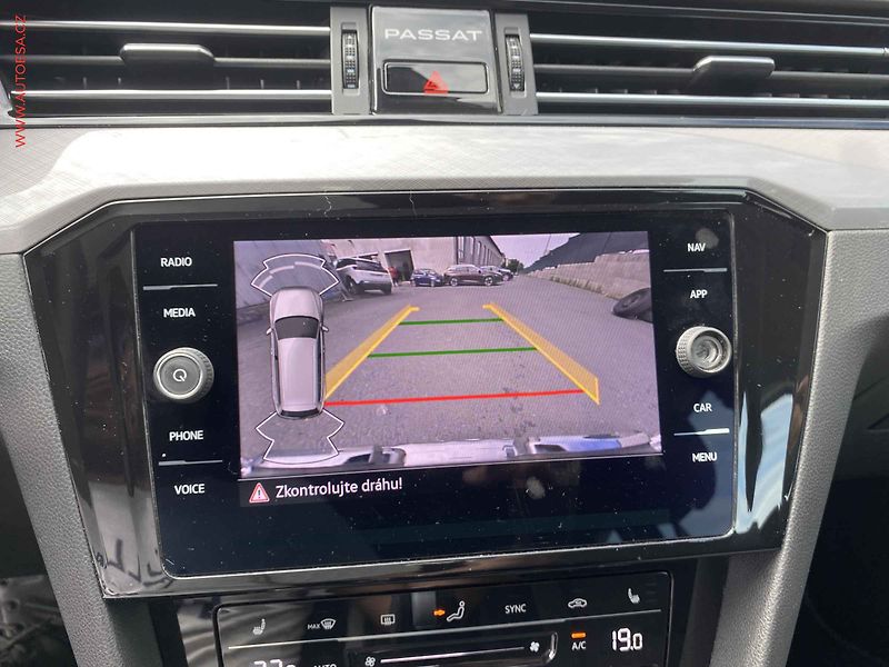 Volkswagen Passat (2023) 2.0 TDi, Business, DSG, LED - fotka 18 z 19