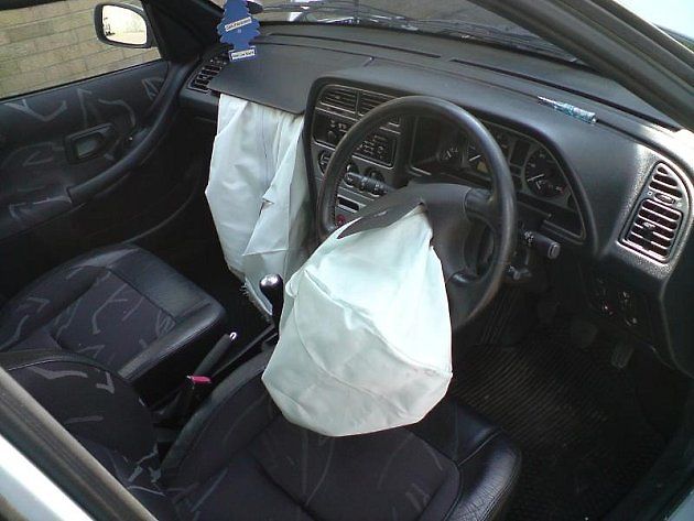 Vystřelený airbag znamená pro interiér obrovskou zátěž. Úřady proto varují před prodejci, kteří po havárii instalují do vozů levné a nebezpečné náhražky., zdroj: Se svolením Janipewter/Wikimedia CC BY 3.0
