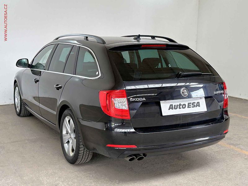 Škoda Superb (2014) 2.0 TDi, DSG, xenon - fotka 6 z 17