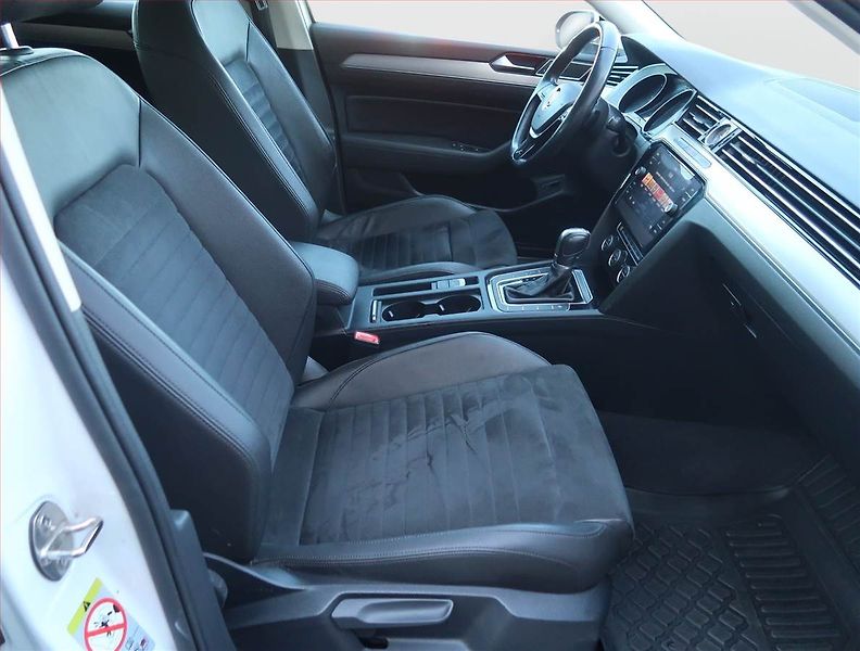 Volkswagen Passat (2017) R-Line 2.0 TDI, Automat - fotka 9 z 16