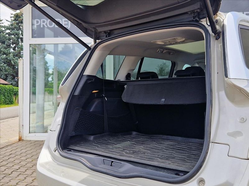 Citroën Grand C4 Picasso 2,0 HDI NAVI AC AUTO 7MÍST - fotka 13 z 35