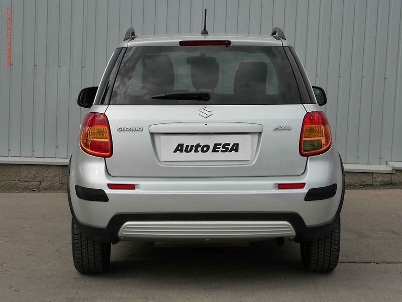 Suzuki SX4 (2008) 1.6i, ČR, AC, výhřev sed - fotka 5 z 16