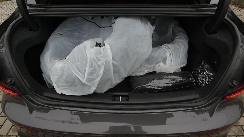 Volvo S60 B5 AWD Ultimate Dark - fotka 20 z 25
