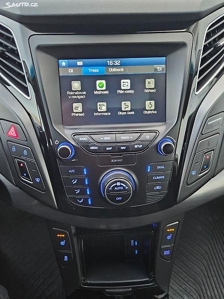 Hyundai i40 100kW VÝHŘEV KAMER DPH - fotka 36 z 44