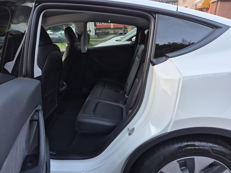 Tesla Model Y LONG RANGE DUAL MOTOR  92,7% - fotka 12 z 48