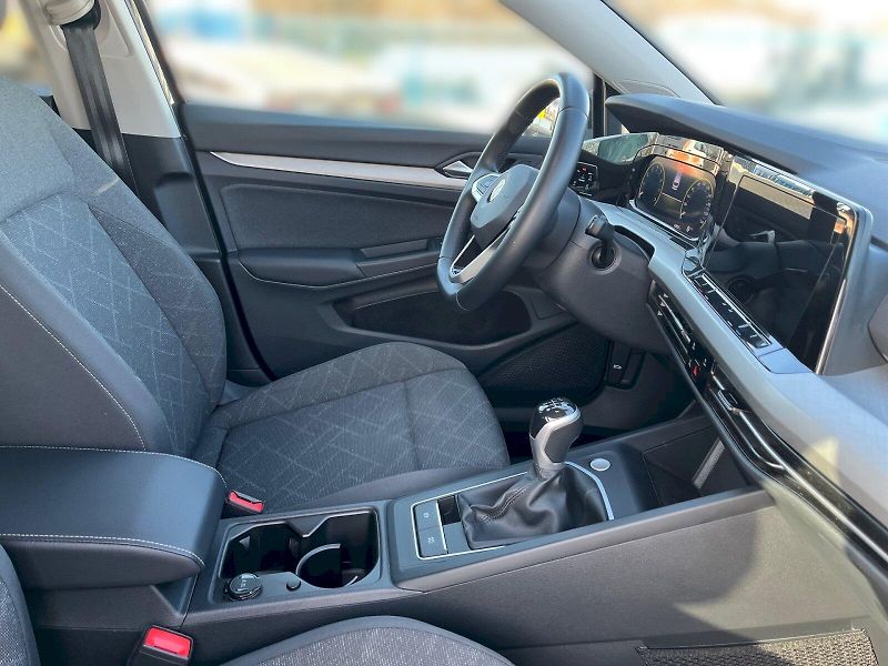 Volkswagen Golf (2022) Variant 1,0TSi 81kW Life 6G - fotka 19 z 33