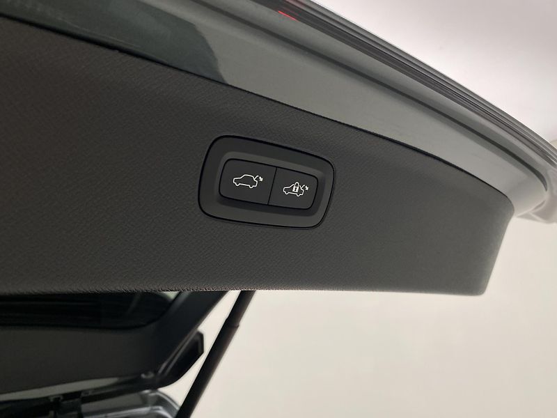 Volvo XC90 (2026) T8 AWD RECHARGE DARK ULTRA - fotka 23 z 74
