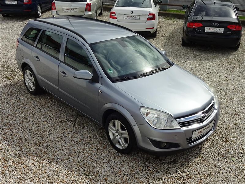 Opel Astra 1,6i 85kW - fotka 1 z 41