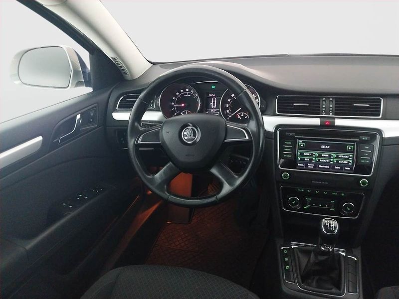Škoda Superb (2013) Ambition 2.0 TDI, Bi-Xenony - fotka 7 z 19