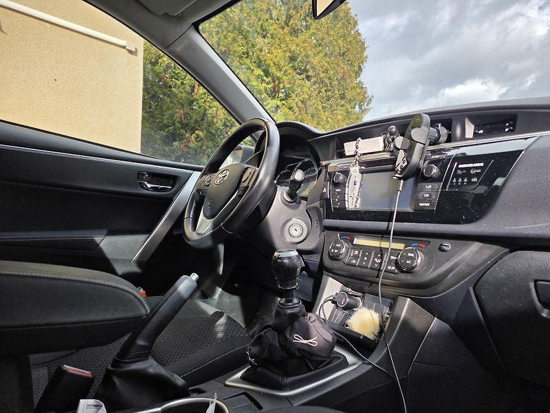 Toyota Corolla 1.6-AUT.KLIMA-KAMERA-PRAV.SERV - fotka 11 z 16