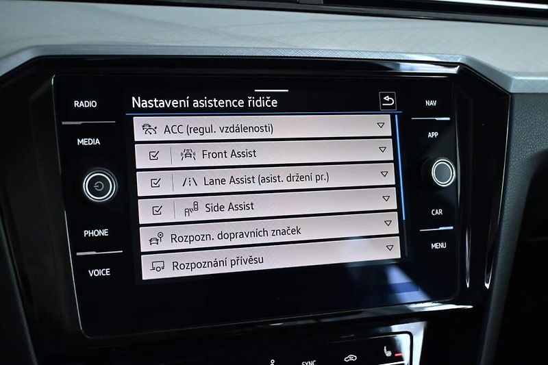 Volkswagen Passat (2023) 2.0 LED DSG ACC Kamera Tažné T - fotka 17 z 34