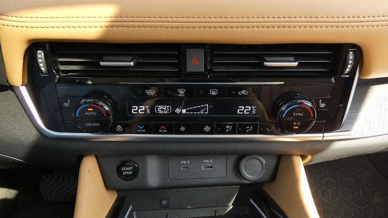 Nissan X-Trail e-POWER e-FORCE 4WD - 213 k TE - fotka 16 z 26