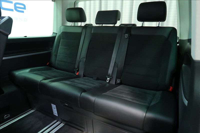 Volkswagen Multivan 2,0 TDI DSG 4MOTION HIGHLINE - fotka 33 z 45