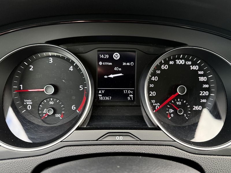 Volkswagen Passat Variant 2,0TDI R-Line Design - fotka 28 z 43
