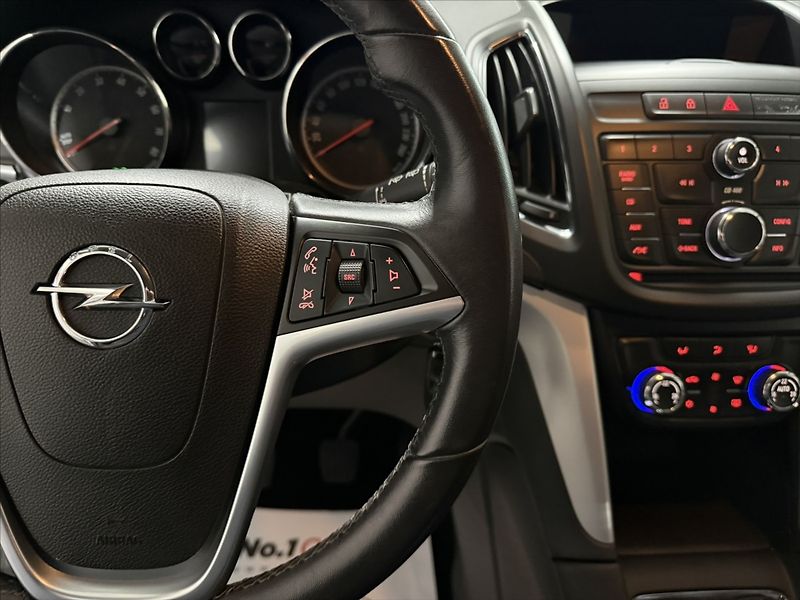 Opel Zafira 1,4   TURBO COSMO VÝHŘEV TZ - fotka 11 z 49