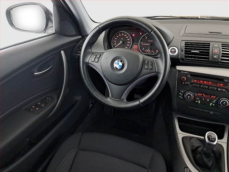 BMW Řada 1 (2010) 116d, po STK, dobrý stav - fotka 7 z 17