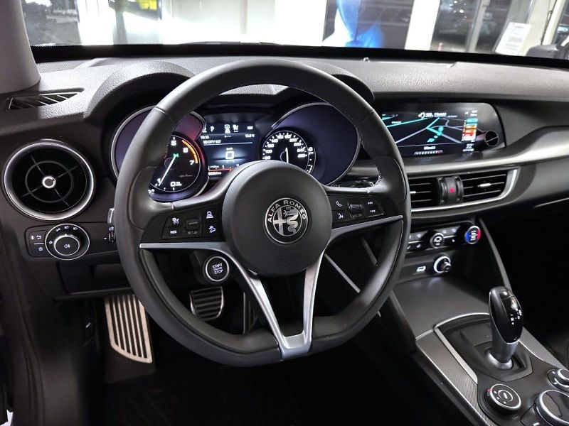 Alfa Romeo Stelvio (2018) 2.0 T 280k AT8 ZF Q4 4x4 Super - fotka 17 z 20