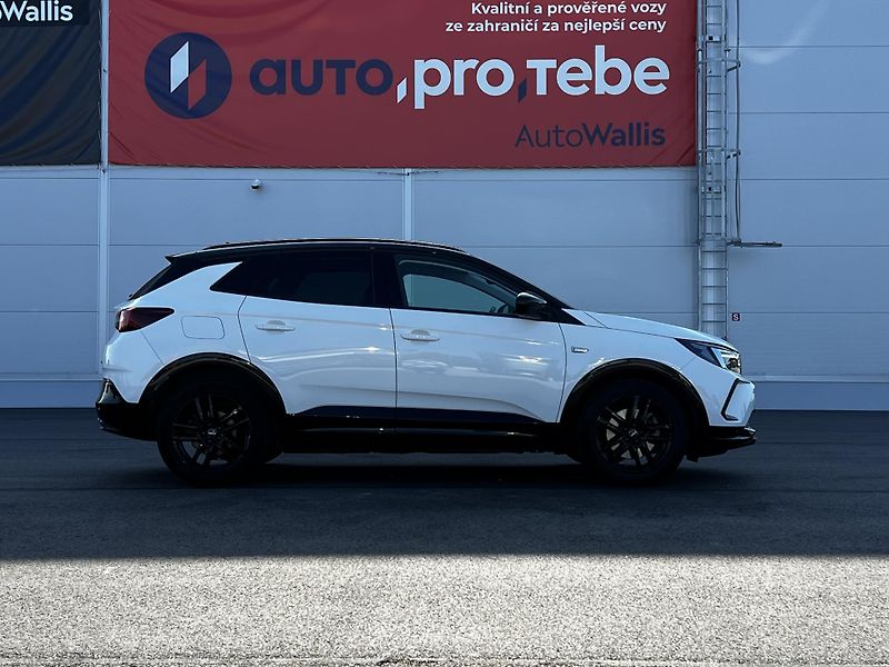 Opel Grandland 1.6PHEV Sport GSLine 165kW DPH - fotka 3 z 25