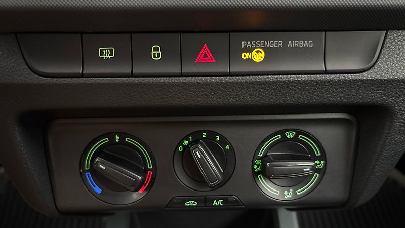 Škoda Fabia 1.0 TSI Active - fotka 13 z 23