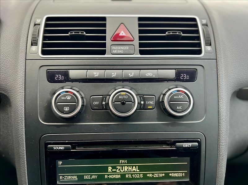 Volkswagen Touran 1,6 TDi / KLIMA / 7MÍST / DSG - fotka 30 z 39