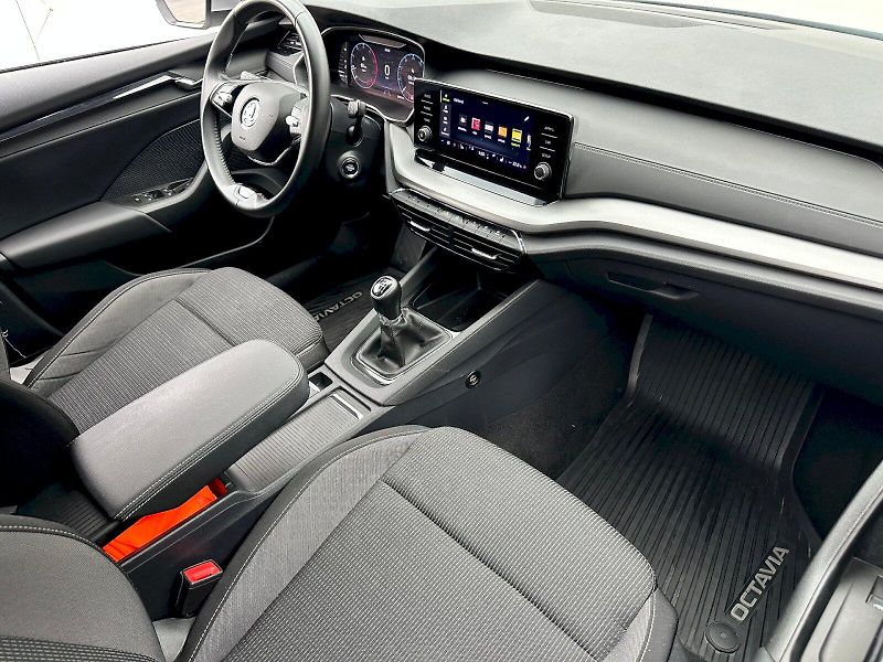 Škoda Octavia (2023) 2.0 TDI 85kW Ambition Combi - fotka 7 z 22