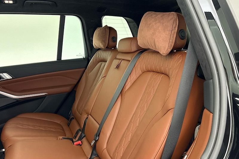 BMW X7 M50i - fotka 10 z 31