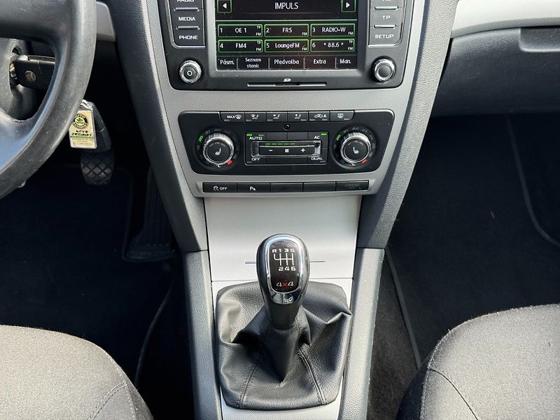 Škoda Octavia (2011) Elegance 2.0 TDI 4x4 103kW - fotka 20 z 36