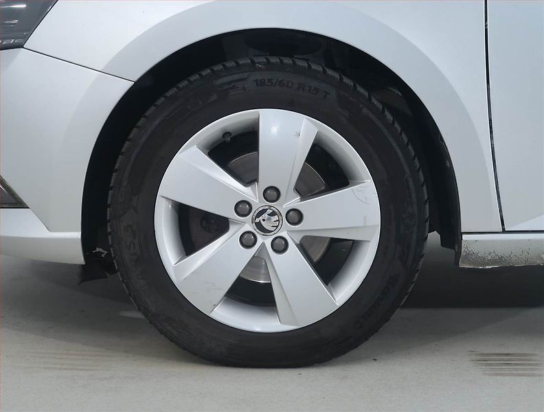Škoda Fabia (2017) 1.0 TSI, Park. senzory - fotka 14 z 19
