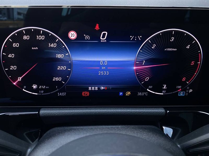 Mercedes-Benz GLA (2025) 180 d - fotka 16 z 28
