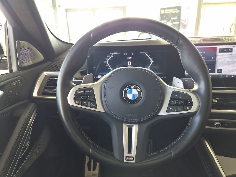 BMW X6 M60i xDrive - fotka 27 z 40