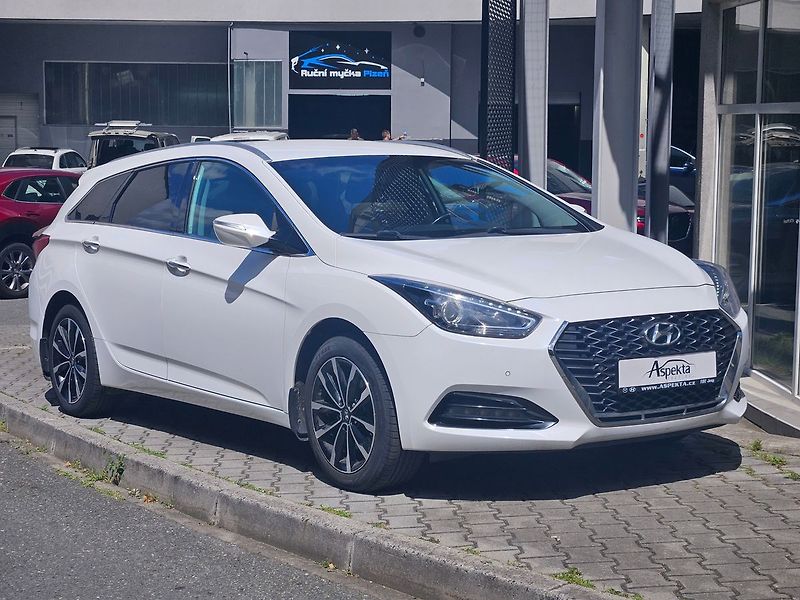 Hyundai i40 1.6 CRDi Succes Winter, 1.maj. - fotka 7 z 28