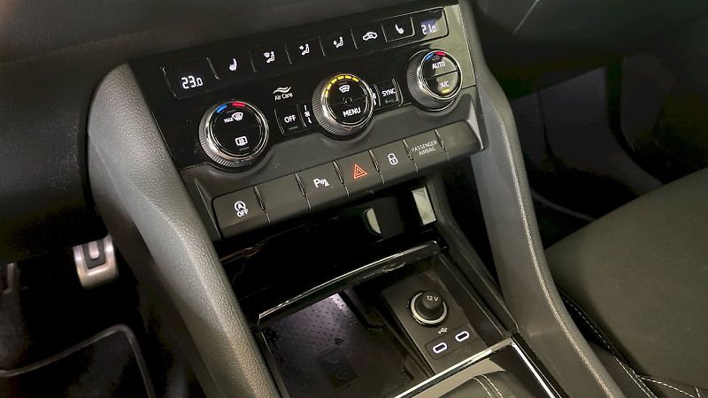 Škoda Karoq (2022) Sportline 2.0TSI 140kW DSG 4x4 - fotka 31 z 35