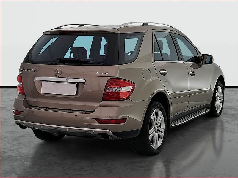 Mercedes-Benz Třídy M (2008) ML 420 CDI - fotka 5 z 17