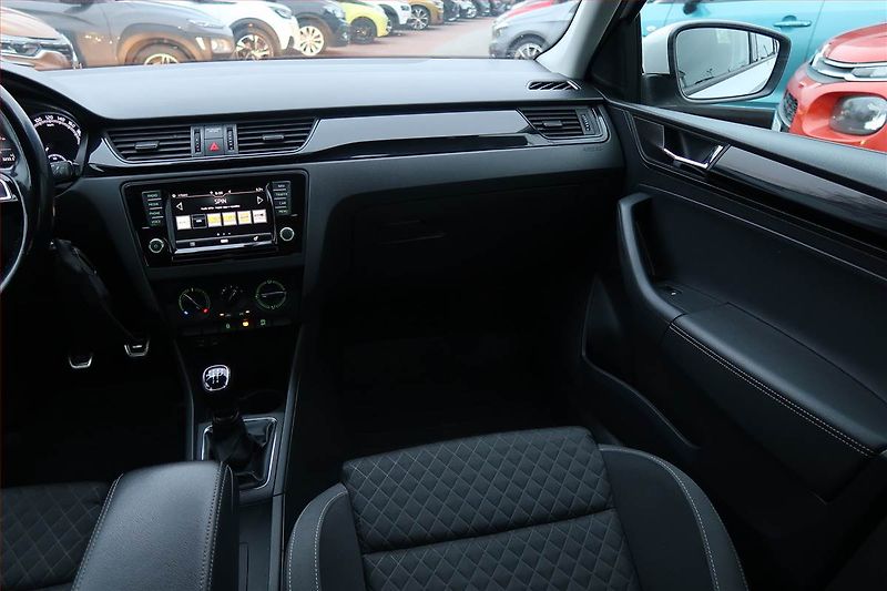 Škoda Rapid (2017) 1.6 TDI, Navi - fotka 8 z 13