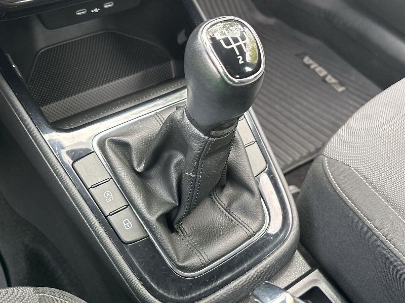 Škoda Fabia (2023) 1.0 TSI Ambition + - fotka 13 z 27