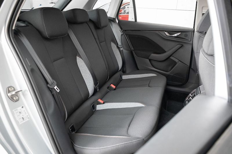 Škoda Kamiq 1.0 TSI BLACK DOTS*ZÁRUKA*DPH - fotka 12 z 36