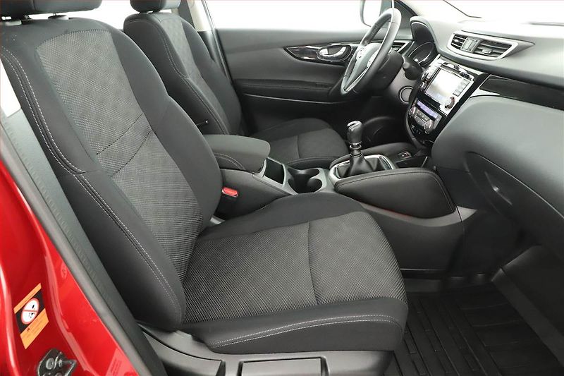 Nissan Qashqai (2016) 1.2 DIG-T, ČR,1.maj, Navi - fotka 7 z 18