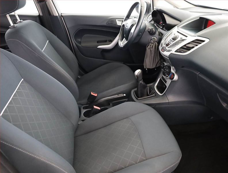 Ford Fiesta (2012) 1.6 TDCi, jezdí výborně - fotka 7 z 17