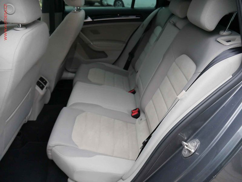 Volkswagen Golf (2018) 1.6TDi, DSG, LED, navi - fotka 10 z 16
